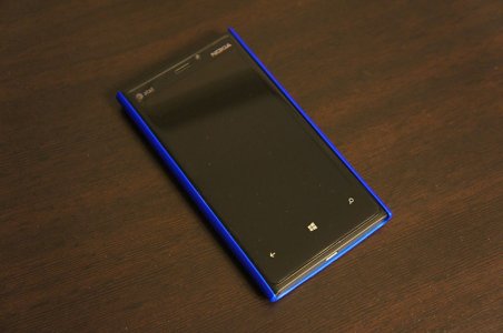 Lumia920_Blue_Case_Front.jpg