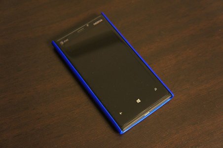 Lumia920_Blue_Case_Front.jpg