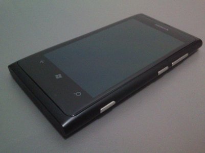 Lumia 800 Black - 1.jpg