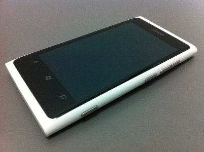 Lumia 800 White - 1.jpg