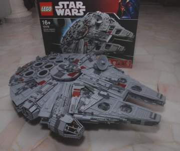 Millenium-Falcon-10179-lego-star-wars-24868618-1239-1037.jpg