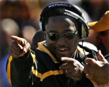 mike_tomlin-pointing.jpg