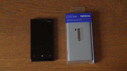 nokia_protective_cover_cc-1043_grey_wireless_packaging.jpg