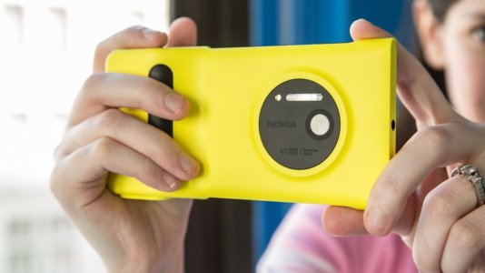 lumia-1020-grip.jpg lumia-1020-grip.jpg