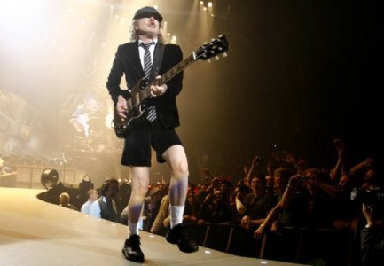 51545449532lespaul-4-ac-dc-lead-guitarist-angus-young-performs-in-london_508.jpg