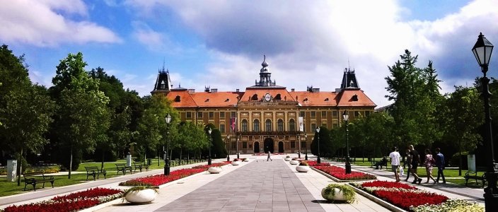 Sombor-town_hall_HDR.jpg