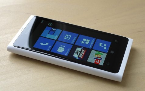 Nokia-Lumia-800-branco-31.jpg