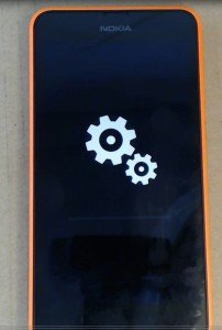 nokia-lumia-630-spinning-gears-202x300.jpg