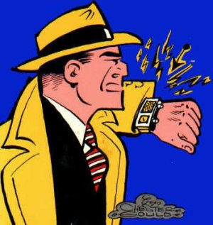 Dick-Tracy-Wrist-Radio-looking-left-718949.jpg